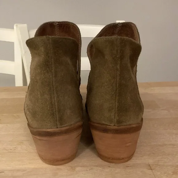 Garnet Hill Olive Green Suede Whipstitch Ankle Boots Made in Italy Size 8 - Picture 5 of 8